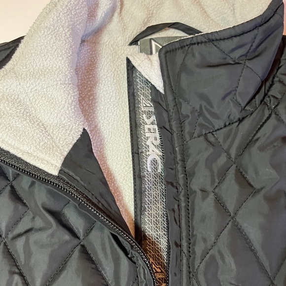 Serac Black Zip Front Quilted Women's Vest - Picture 4 of 6